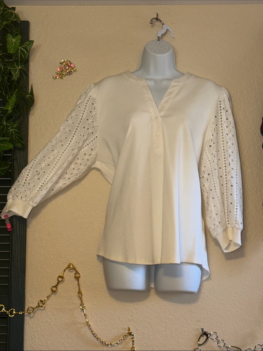 Chico’s 3 16 18 White Eyelet Puff Sleeve V-Neck Blouse Button Down 3/4 Sleeves